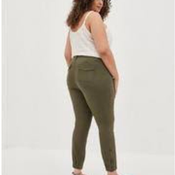 TORRID Comfort Flex Waistband Classic Fit Jogger Stretch Twill High-Rise Pant - Picture 3 of 12